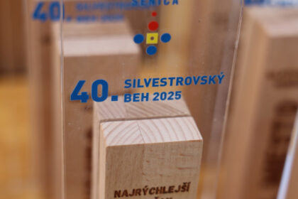 Chodník a úpravy verejného priestoru v meste Senica počas stavebných prác na bezbariérové úpravy