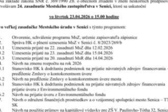 Fotografia veľkej zasadačky Mestského úradu v Senici pripravená na zasadnutie mestského zastupiteľstva 23. apríla 2026 o 15:00 hod.