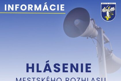 Hlásenie mestského rozhlasu v Gbeloch s textom oznamu na modrom pozadí.