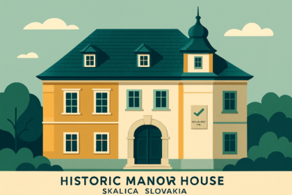 Ilustrácia historickej Gvadányiho kúrie v Skalici počas obnovy, zobrazená s architektonickými detailmi a pamätnou tabuľou.