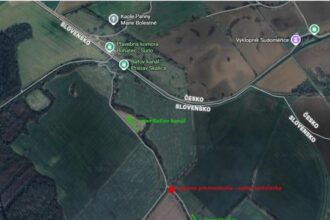 Mapa s označením úplnej uzávierky cesty medzi Skalicou a prístavom na Baťovom kanáli, vrátane smerových značiek a informácií o oprave premostenia cez Kopčiansky kanál.