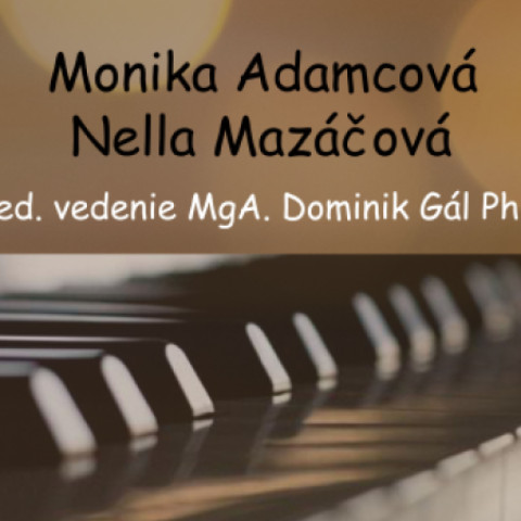 Fotografia dvoch mladých klaviristiek Moniky Adamcovej a Nelly Mazáčovej pri klavíri počas koncertu v Senici.