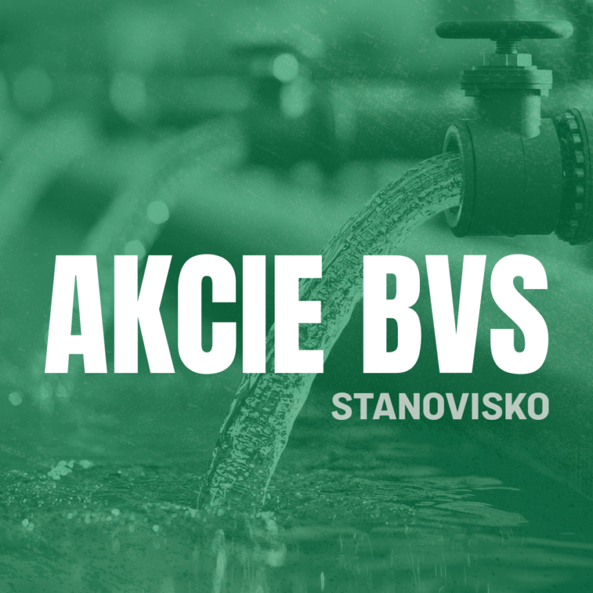 Ilustrácia s textom AKCIE BVS a STANOVISKO na modrom pozadí, súvisiaca so stanoviskom mesta Skalica k akciám Bratislavskej vodárenskej spoločnosti.