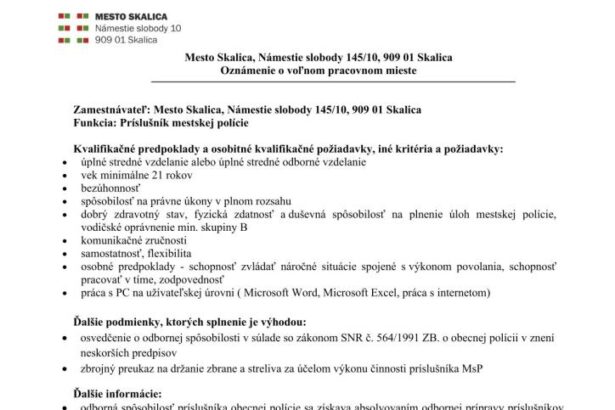 Ilustratívna fotografia oznamu o výberovom konaní na pozíciu príslušníka mestskej polície v Skalici s textom o požiadavkách a termíne podania prihlášok.