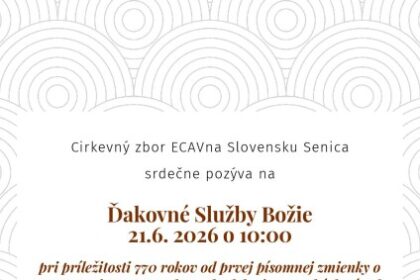 Interiér Evanjelického kostola v Senici počas ďakovných služieb božích, ľudia sediaci v laviciach a kazateľ pri oltári.