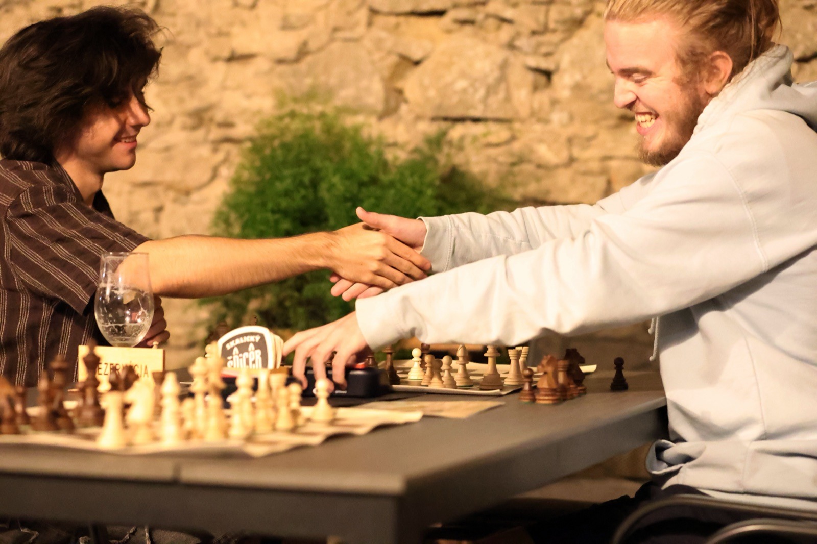 Turnaj vo Fischerovom šachu v skalickom pivovare počas Chess Slovak Open 2026