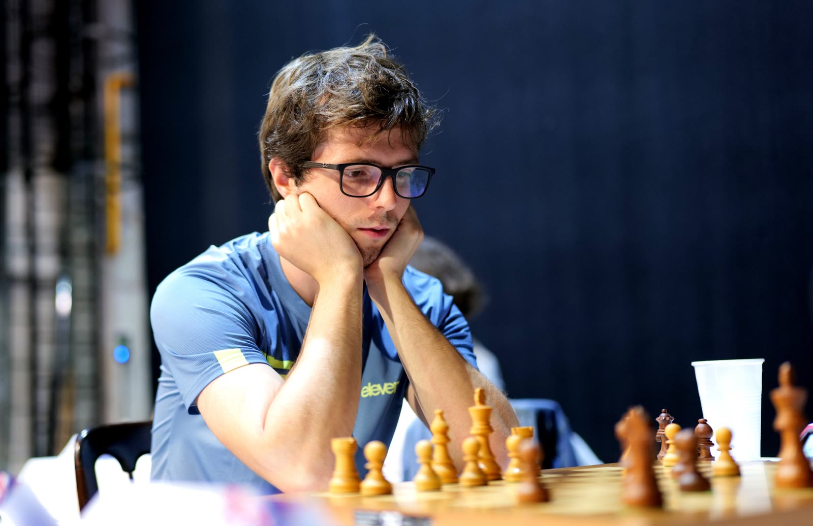 Jerguš Pecháč za šachovnicou na Chess Slovak Open 2026 v Skalici