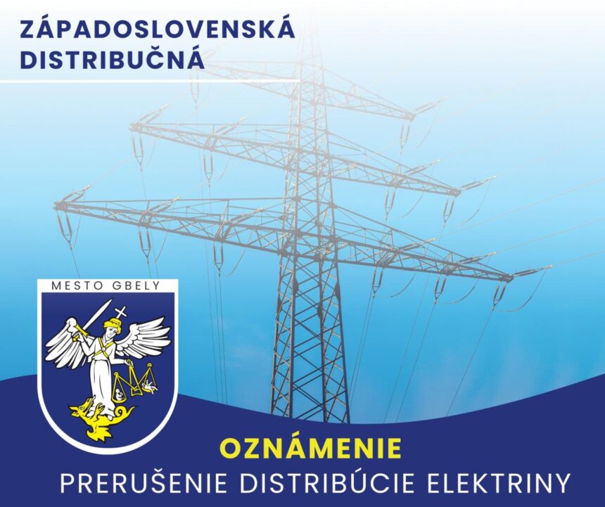Elektrické vedenie a stĺpy v meste pri obytných domoch