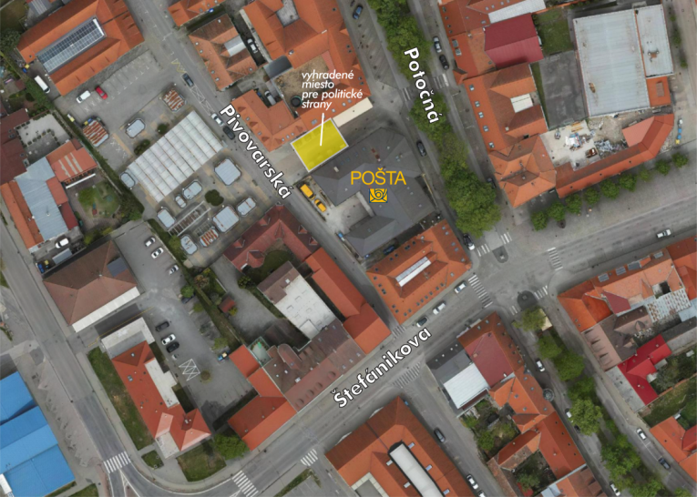 Letecká mapa centra Skalice s vyznačeným vyhradeným miestom pri pošte.