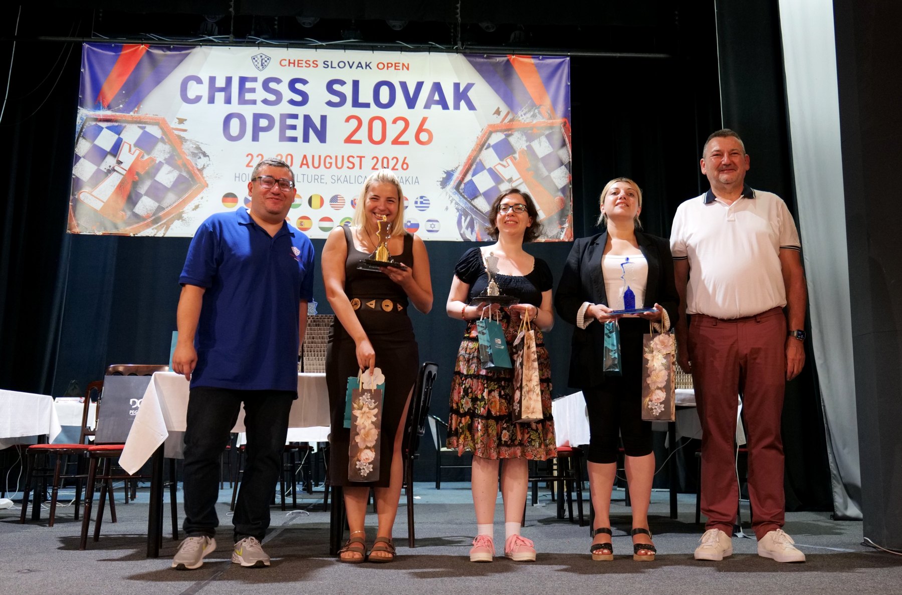 Stupne víťazov Queen Masters: Anastasiya Rakhmangulova, Haritomeni Markantonaki a Evgeniya Doluhanova
