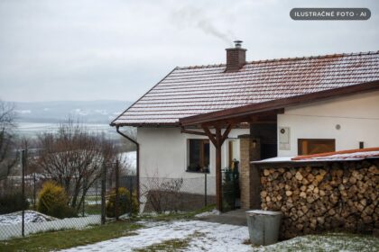 Dom s komínom a kúrením v zimnom období na Záhorí.