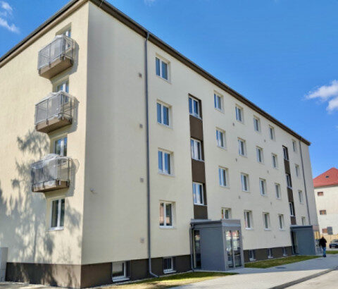 Zrekonštruovaný bytový dom v Senici